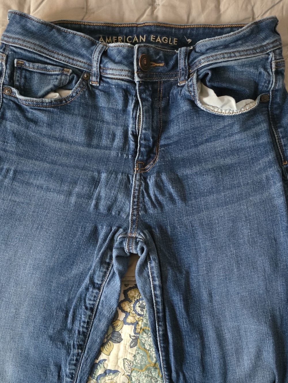 American Eagle Outfitters Women’s Faded Blue Skinny Jeans Size 8